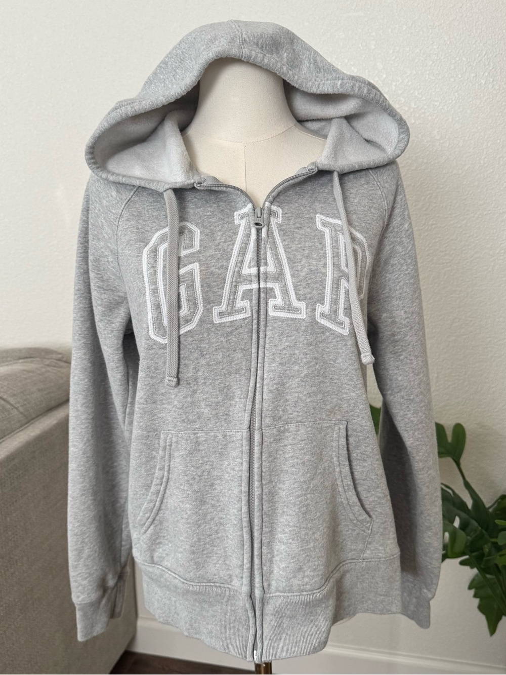 GAP Women’s Medium Gray Logo Full Zip Hoodie Sweatshirt Spellout Y2K Casual